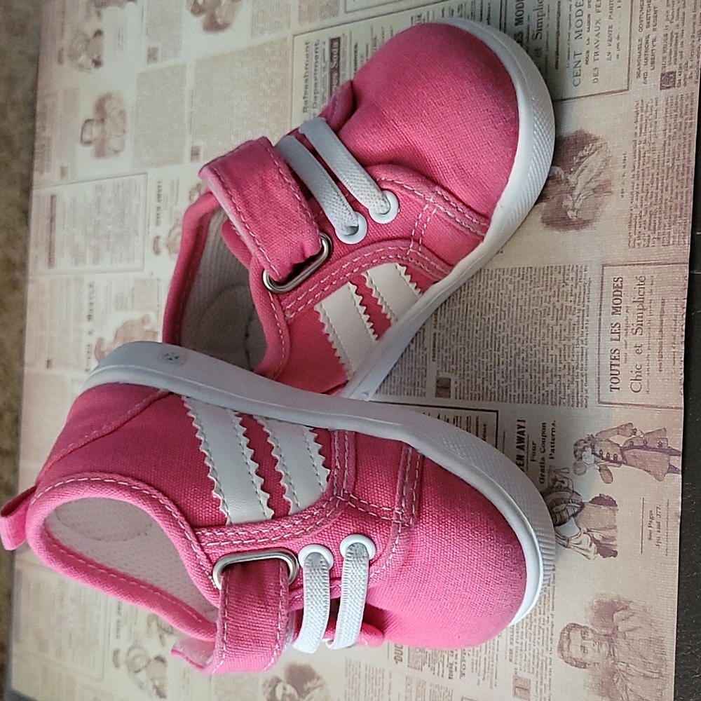 Wee Squeak pink toddler shoes